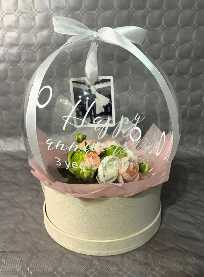 Balloon with Artificial Flowers and Photo – A Unique Keepsake 💐📸🎈