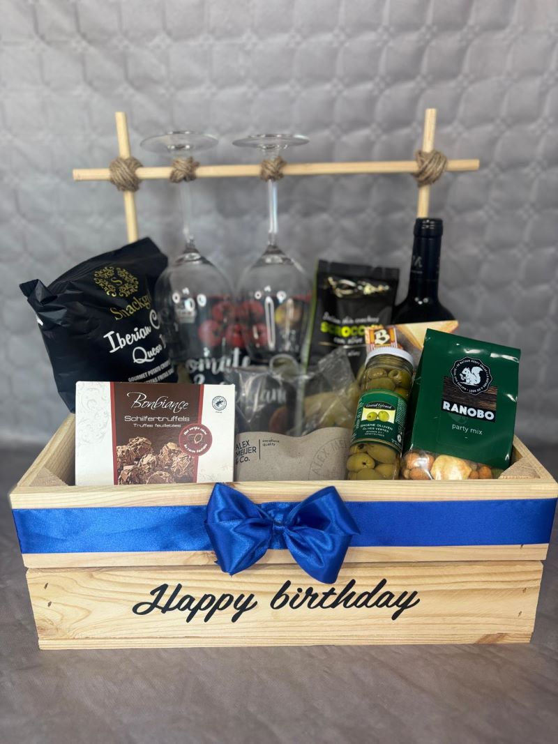 Gourmet Box Red Wine & Delights 🍷🍫